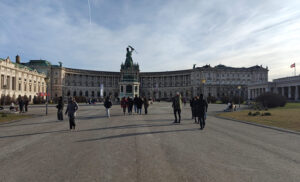 Heldenplatz mit Hofburg