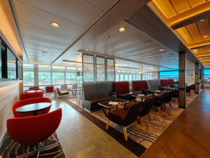 Explorer Lounge & Bar