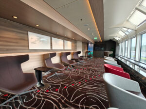 Explorer Lounge & Bar