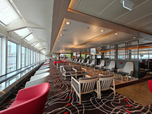 Explorer Lounge & Bar