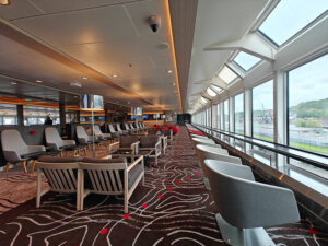 Explorer Lounge & Bar