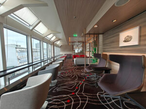 Explorer Lounge & Bar