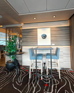 Explorer Lounge & Bar