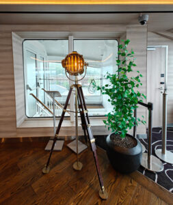 Explorer Lounge & Bar