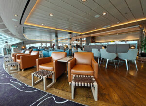 Explorer Lounge & Bar