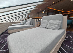 Explorer Lounge & Bar
