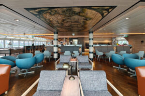 Explorer Lounge & Bar