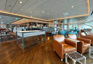 Explorer Lounge & Bar