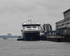 MS Fridtjof Nansen in Altona