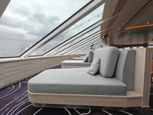 Explorer Lounge & Bar