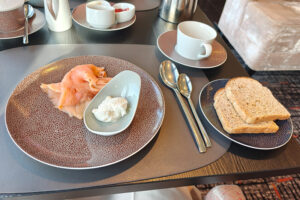 Lachs, Frischkäse und Toast