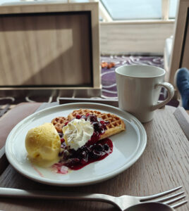 Waffeln mit heißer Schokolade