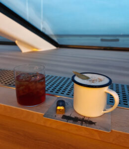 Fruitcake Negroni und The 1896