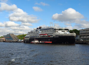 MS Fridtjof Nansen in Hamburg