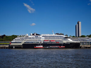 MS Fridtjof Nansen in Hamburg