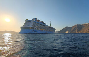Odyssey of the Seas und Costa Deliziosa