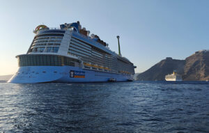 Odyssey of the Seas und Costa Deliziosa
