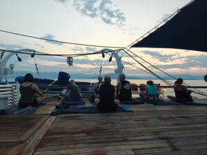 Yoga und Sonnenaufgang