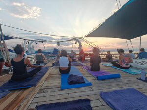Yoga und Sonnenaufgang