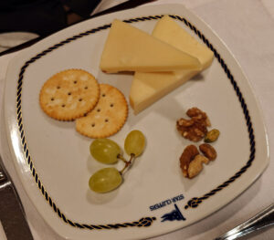 Fontina mit knackig gerösteten Nüssen