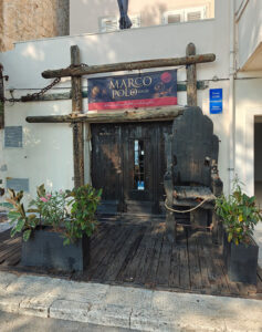 Marco Polo dominiert die Stadt